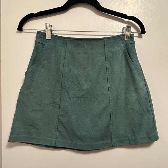 Kendall + Kylie Suede Skirt- Teal blue- size: XS- Condition: excellent - Picture 2 of 3